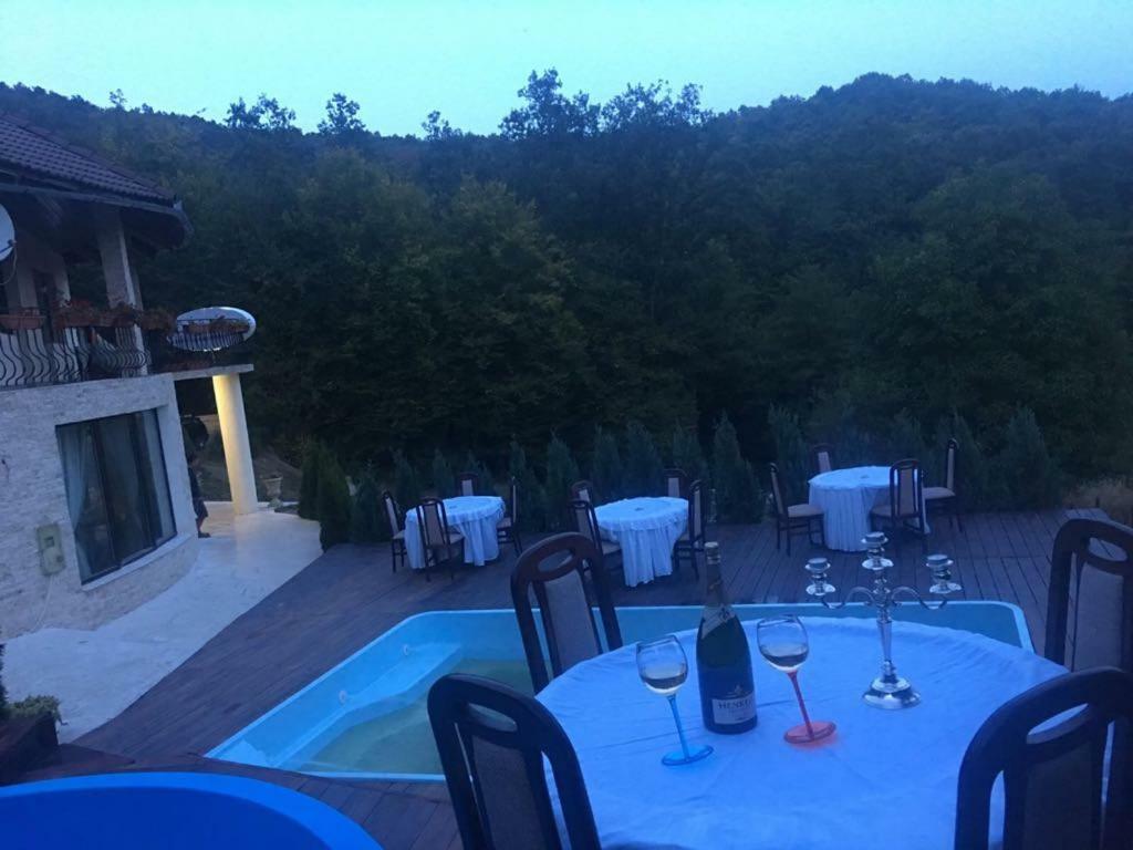 Pensiunea Medeea Hotel Pestis Bagian luar foto